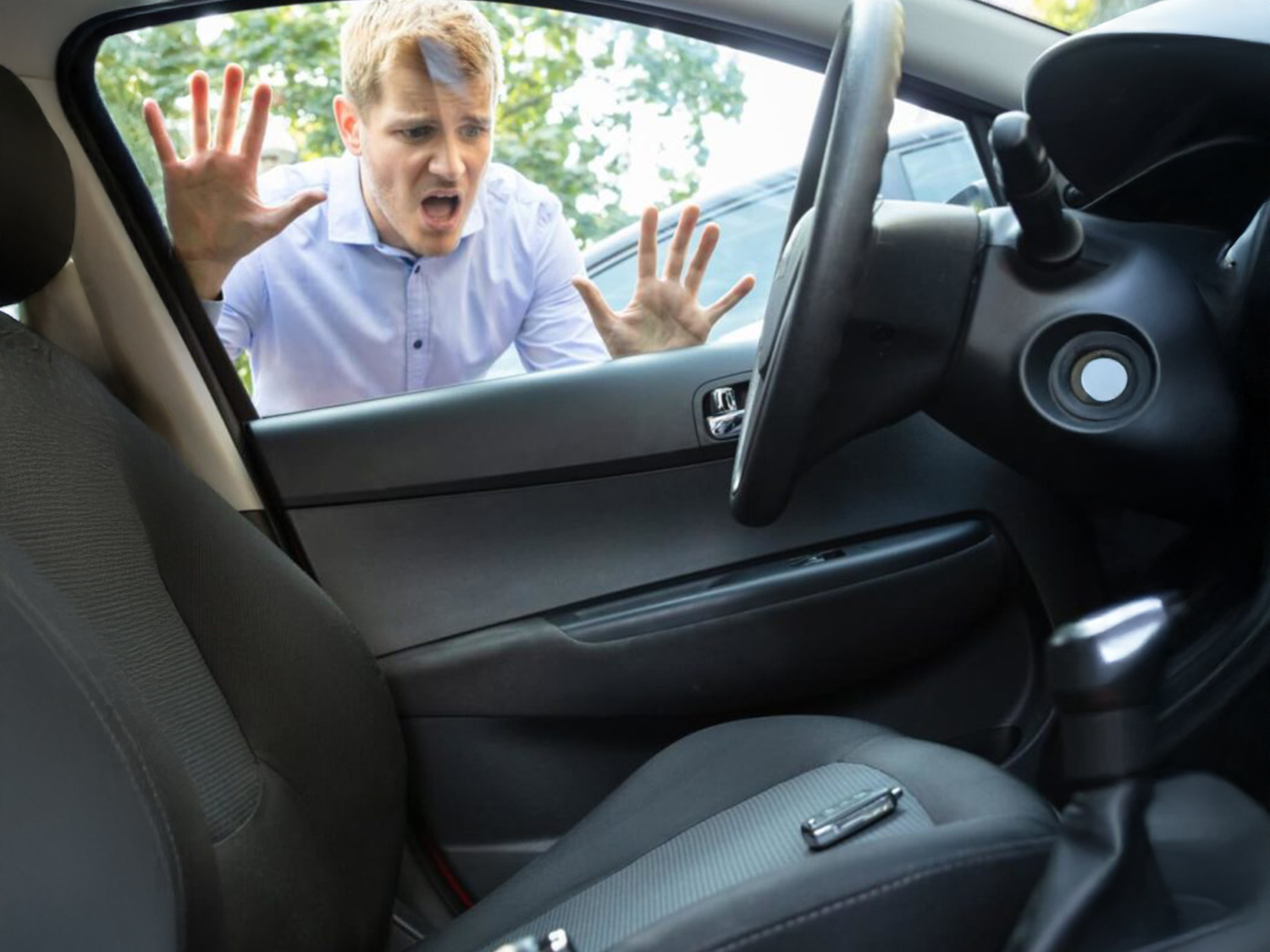 Locked-out-of-car-in-louisville